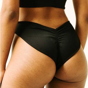 Londre The High-Leg Scrunch Bottom - Matte Black